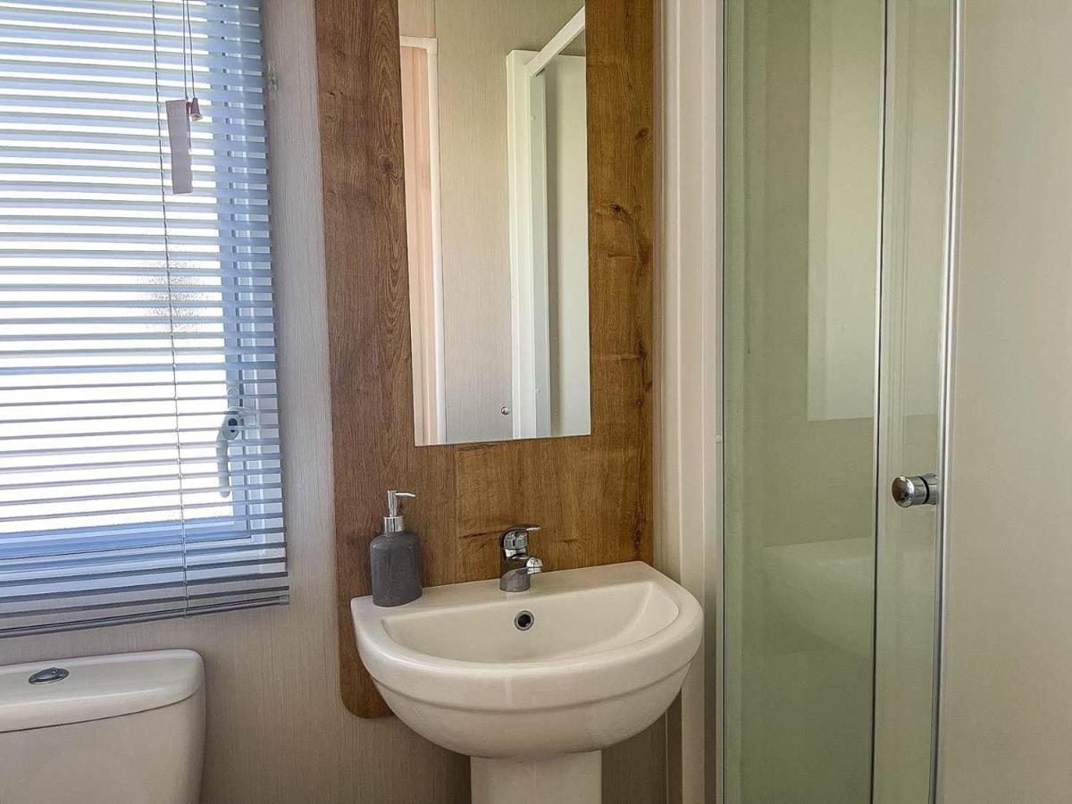 Lovely 8 Berth Caravan For Hire At Barmston Beach Holiday Park Ref 62002O Hotell Lund Exteriör bild